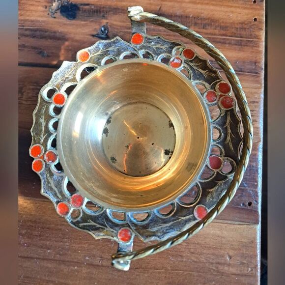 Vintage Hampton Brass Small Brass Basket Red Berries Holidays 6"x6" Foldable - Picture 2 of 6
